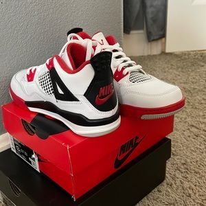 Jordan 4 fire red
